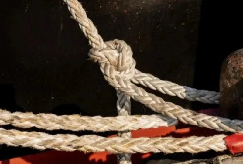 Heavy-duty wire rope brush with heat-treated steel bristles