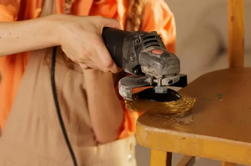 solution of furniture polishing processing