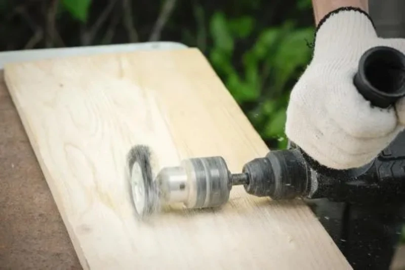 Industrial brushware for wood polishing