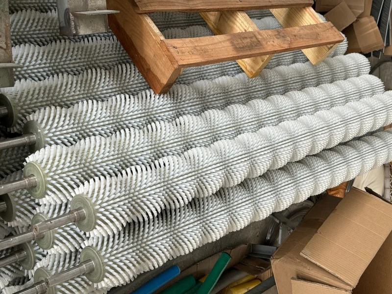 wave-shaped brush roller